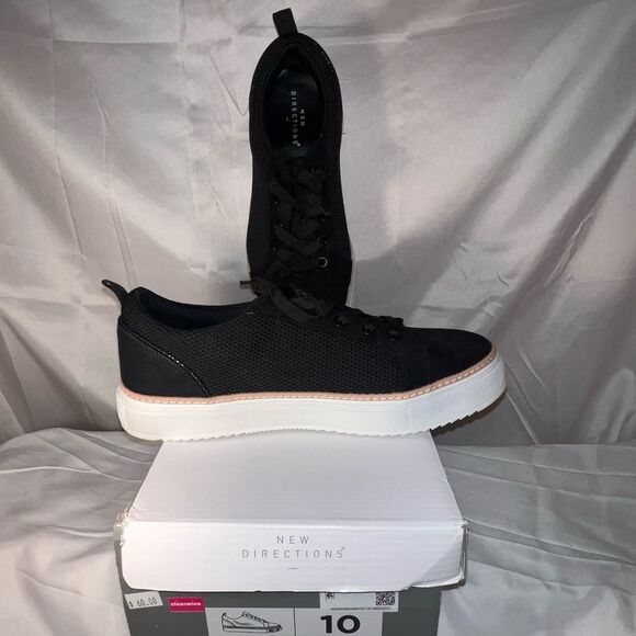 New‎ Direction black tennis shoes with whiter sole NIB size 10 style Nelly - Picture 3 of 6